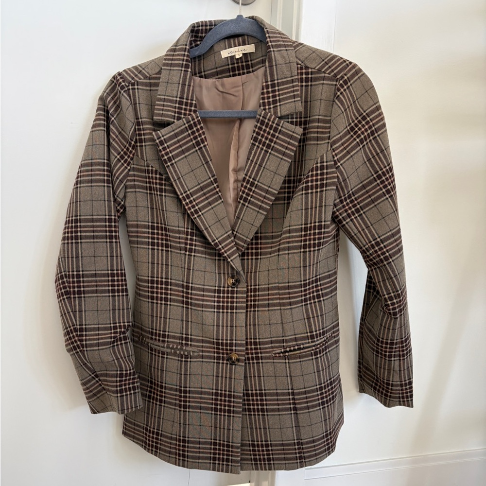 Women’s plaid blazer